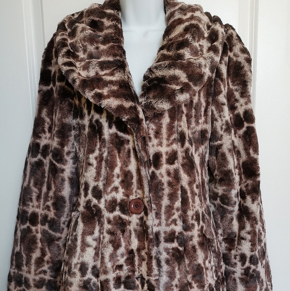 Brown Faux Fur winter coat brown animal print Size M 🆕 - Picture 5 of 14